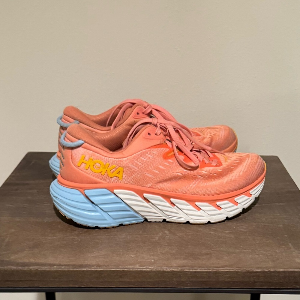 size 8B Hoka Gaviota 4